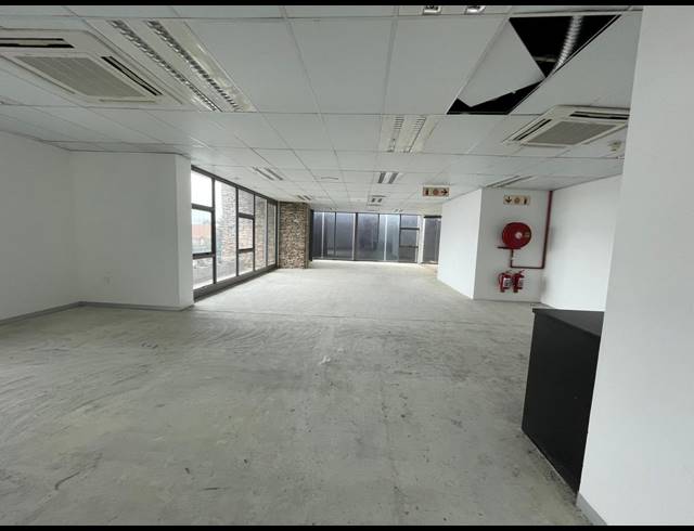 583M² OFFICE TO LET IN BRYANSTON